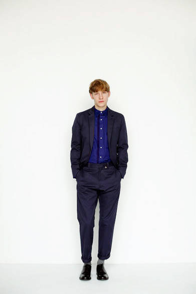 ジャケット 4万1040円、パンツ 2万520円、シャツ 2万9160円