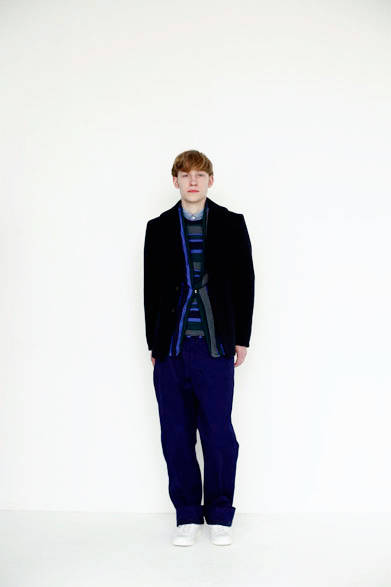 ジャケット 5万7240円、ストライプジャケット 3万240円、ボーダーカットソー 1万7280円、シャツ 1万9440円、パンツ 2万7000円