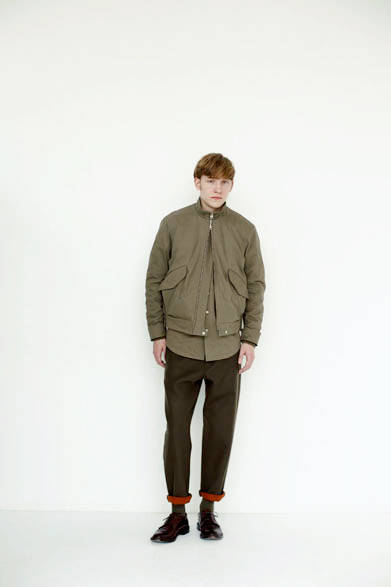 ブルゾン 5万1840円、シャツ 2万4840円、パンツ 3万5640円