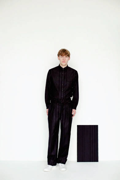 シャツ 2万7000円、パンツ 3万7800円