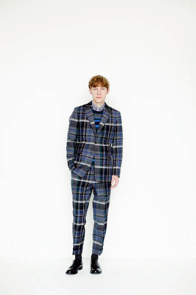 ジャケット 6万3720円、トラウザー 3万7800円、ボーダーカットソー 1万7280円、シャツ 1万9440円