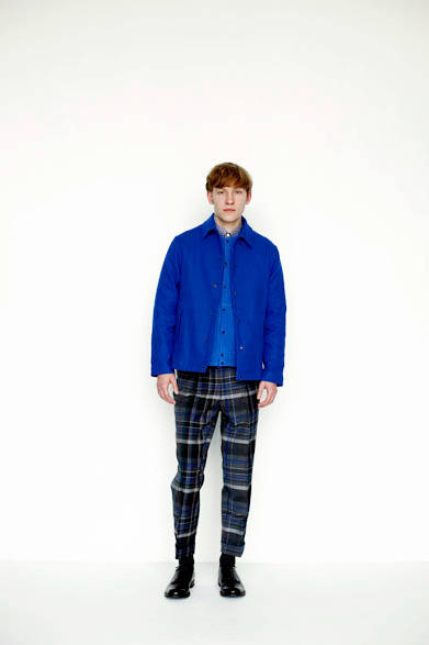 ジャケット 3万7800円、フリースクルーネックジャケット 3万1320円、シャツ 1万9440円、トラウザー 3万7800円