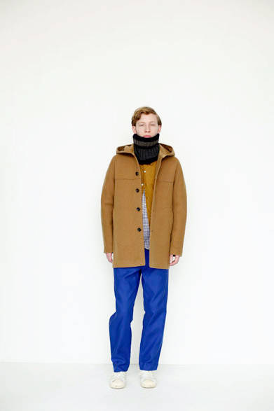 コート 6万3720円、シャツ 2万4840円、シャツ 1万9440円、パンツ 2万4840円、スヌード1万584円