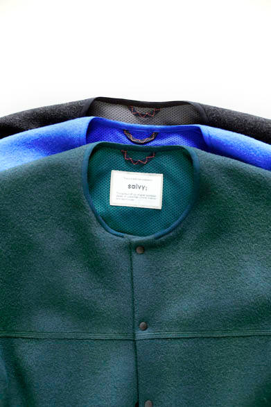 フリースクルーネックジャケット 各3万1320円