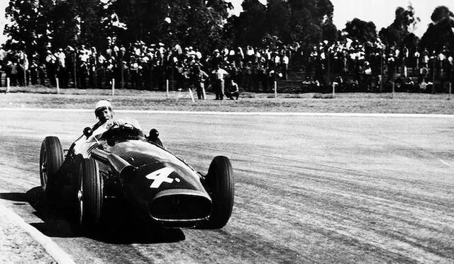 250Fをドライブしグランプリを闘ったスターリング・モス氏