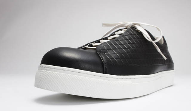 ブラックグリッドローカット 4万3200円（伊勢丹新宿店メンズ館先行発売）