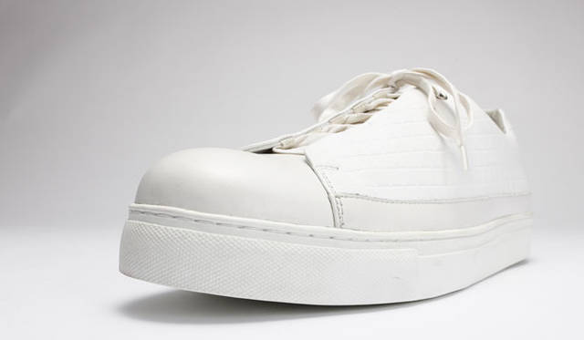 ホワイトグリッドローカット 4万3200円（伊勢丹新宿店メンズ館先行発売）