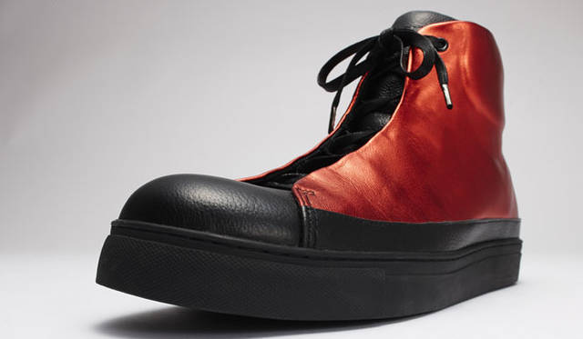 レッドハイカット 4万5360円（伊勢丹新宿店メンズ館先行発売）