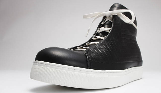 ブラックグリッドハイカット 4万7520円（伊勢丹新宿店メンズ館先行発売）