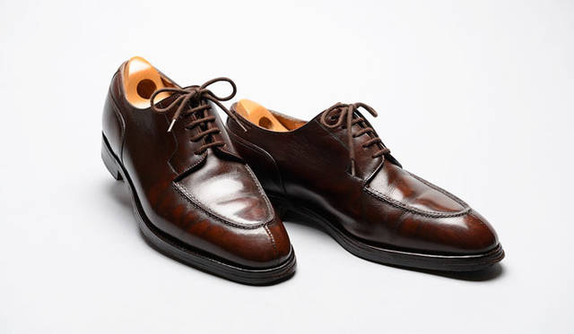 MY MASTERPIECE＝「JOHN LOBB（ジョンロブ）『CHAMBOLD』」<br />購入は1999年ごろ、ソブリンハウスにて。気に入っている点は、上品でありながら堅牢で、天候を問わず履けるところ。手入れのポイントは、キズなど細かいことを気にしすぎずにケアをするというところ。「取り扱いブランドが豊富で、オリジナリティのある伊勢丹の靴売場が気に入っている」とコメント（37歳・会社員）