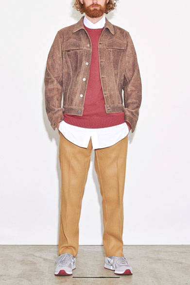 ジャケット12万9600円、ニット2万6460円、シャツ1万7280円、パンツ2万5920円