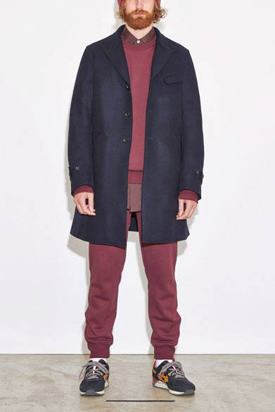 コート7万2360円、スウェット1万4040円、シャツ1万7280円、パンツ1万4580円