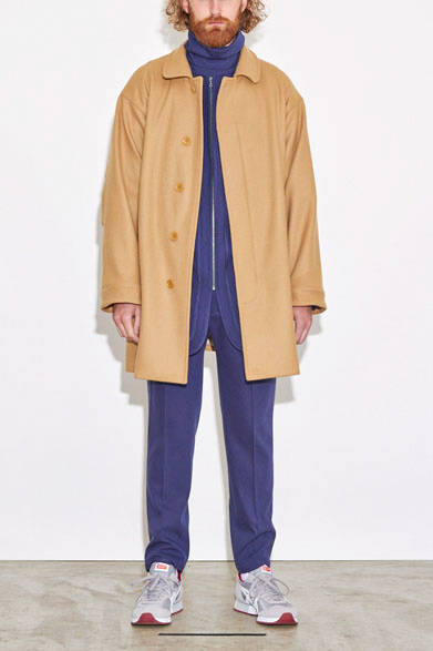 コート7万740円、カットソー18900円、1万5120円、パンツ1万7820円