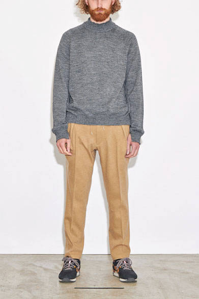 ニット2万4840円、パンツ1万7820円