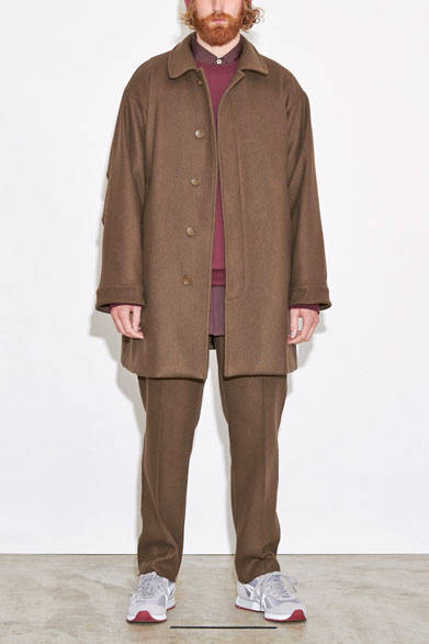 コート7万2360円、スウェット1万4040円、シャツ1万7280円、パンツ2万5920円