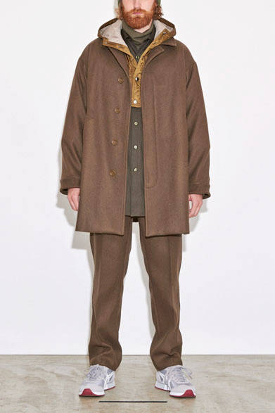 コート7万2360円、パーカー1万8360円、シャツ1万9440円、カットソー1万5120円、パンツ2万5920円