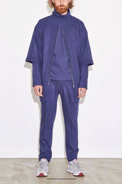 カットソー1万8900円、カットソー中1万5120円、パンツ1万7820円