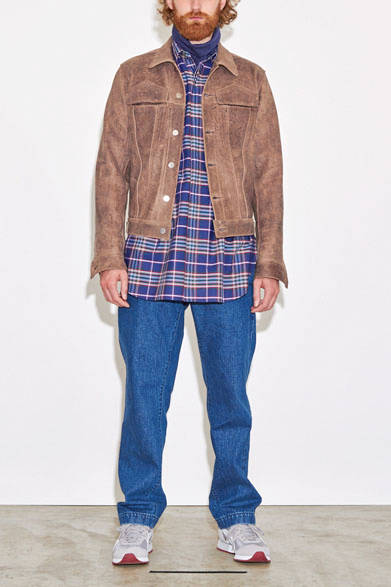 ジャケット12万9600円、シャツ2万4840円、カットソー1万5120円、パンツ2万1060円