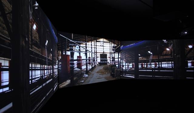 <strong>ART｜ユカ・ツルノギャラリーでEugene Kangawa『from the future』</strong>　展示の様子 《from the future》 2013年　video installation, Courtesy of Yuka Tsuruno Gallery