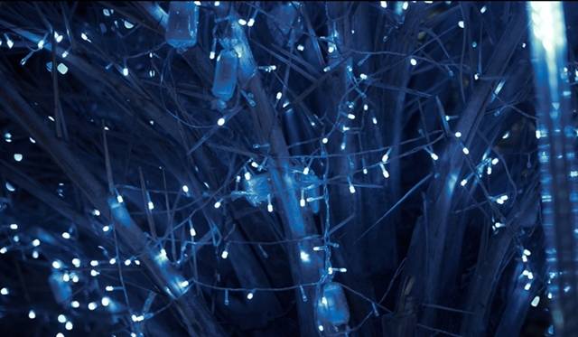 <strong>ART｜ユカ・ツルノギャラリーでEugene Kangawa『from the future』</strong>　展示の様子 《from the future》 2013年　video installation, Courtesy of Yuka Tsuruno Gallery