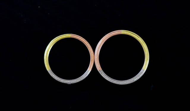 <strong>himie｜ヒーミー</strong>　アトリエショップ「himie aoyama atelier & shop」<br>「three gold mille grains ring（3ゴールド ミル グレイン リング）」19万4400円