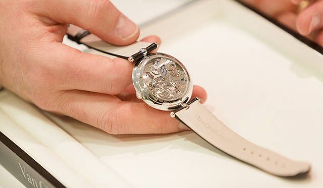 Pierre Arpels Heure d’ici & Heure d’ailleurs｜ピエール アーペル ユール ディシ エ ユール ダイヨール