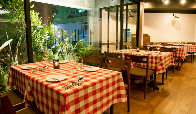 EAT｜「オストレア新宿三丁目店」　3階の様子