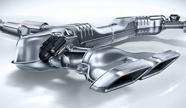 S 63 AMG クーペには自動フラップ付のスポーツエグゾーストシステムがおごられる