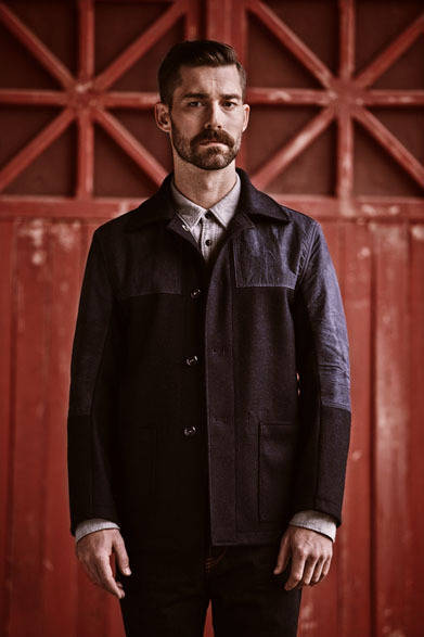 <strong>「LE GALIBOT」</strong>　19世紀に労働者が着用したことで知られるドンキージャケット。ジュール・トゥルニエ社製ウール100％で、ヨーク部分はハリー・スティーブンソン社製 撥水ワックスコットン100％。11万8000円