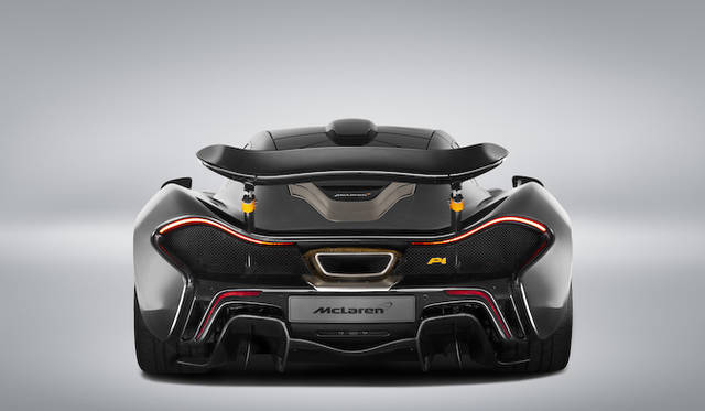 リアのエンジンベイを縁取る部分は、24金製のヒートシールド