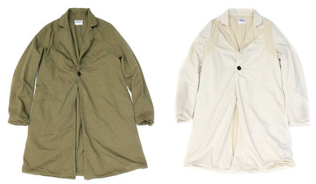 「Yarmo」コート“RAGLAN SLEEVE WORK COAT”各3万2000円（※Military Greenは、The Tastemakers & Co.の限定カラー）