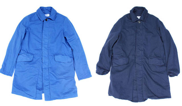 「Yarmo」コート“SHORT WORK COAT”各3万2000円（ユニセックスで着用可）