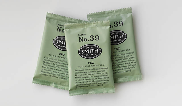 「スティーブンスミスティーメーカー」の茶葉。中国産の希少な緑茶に、オレゴンで栽培された香り高いスペアミントと少量のレモン・ギンバイカを掛け合わせた、アイスティーにぴったりの「No.39 フェズ・アイスティー」