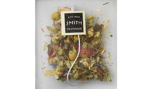 「スティーブンスミスティーメーカー」では厳選したフルリーフ、大きめにカットした茶葉やハーブを使用するために大きなサシェを使用している。廃棄後に土に戻る生分解素材を採用していることも特徴だ