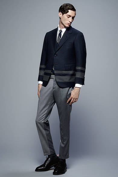 <strong>THOM BROWNE.（トム ブラウン）</strong>　ジャケット18万4680円、シャツ2万7000円、パンツ13万8240円、ネクタイ3万2400円、タイバー4万7520円、シューズ9万3960円（トム ブラウン／阪急メンズ東京3階）