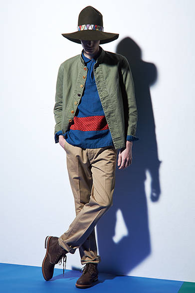 <strong>VISVIM（ビズビム）</strong>　ジャケット4万5360円、シャツ5万1840円、パンツ2万7000円、ハット5万1840円、シューズ8万2080円（ビズビム／阪急メンズ東京4階）