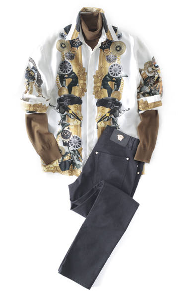 <strong>VERSACE（ヴェルサーチ）</strong>　シャツ19万6560円、セーター9万5040円、デニムパンツ7万5600円（ヴェルサーチ／阪急メンズ東京2階）
