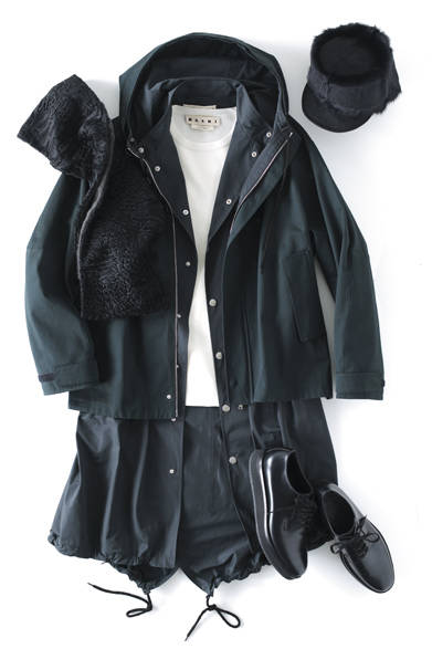 <strong>MARNI（マルニ）</strong>　コート20万9520円 ［阪急メンズ限定］8月下旬入荷予定、セーター7万5600円、ハット9万2880円、アストラカン・ストール33万2640円 ※受注生産につき9月15日（月・祝）までの受注、シューズ9万8280円、パンツ参考商品（マルニ／阪急メンズ東京2階）