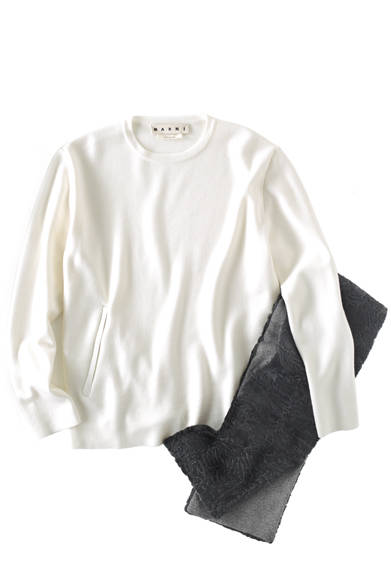 <strong>MARNI（マルニ）</strong>　セーター7万5600円、アストラカン・ストール33万2640円 ※受注生産につき9月15日（月・祝）までの受注（マルニ／阪急メンズ東京2階）