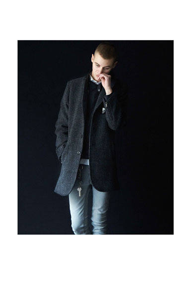 コート 5万6160円、インナーブルゾン 2万7000円、パンツ 2万5920円、シャツ 1万7280円