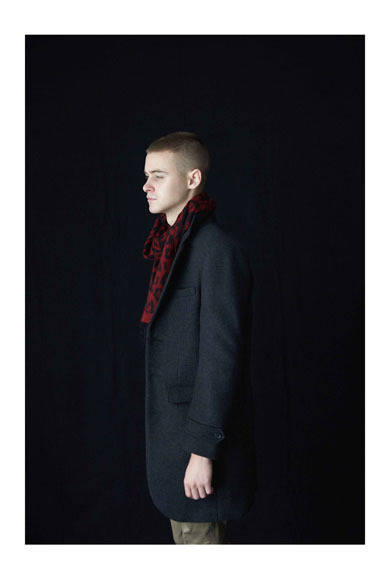 コート 6万2640円、パンツ 1万8360円、ストール 1万8360円