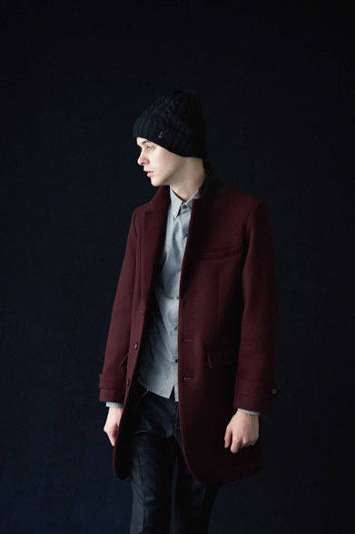 コート 6万2640円、シャツ 1万7280円、パンツ 2万5920円、ニットキャップ 7020円