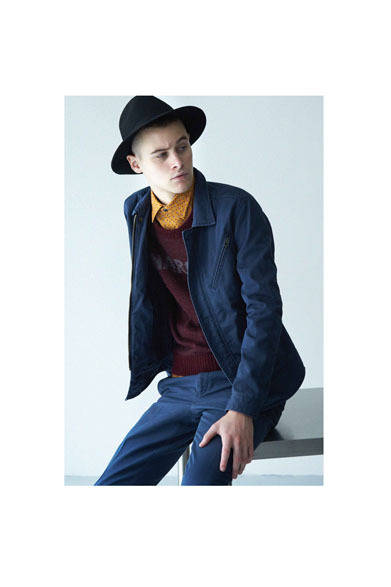 ブルゾン 2万9160円、ニット 1万8360円、シャツ 1万6200円、パンツ 1万8360円、ハット 2万520円