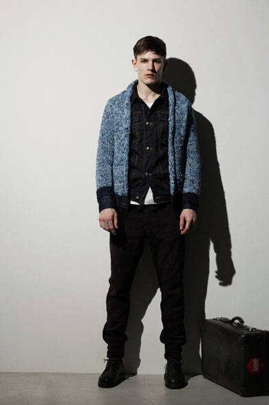 デニムテープニット7万5600円、Gジャン3万7800円、フリースパンツ1万9440円