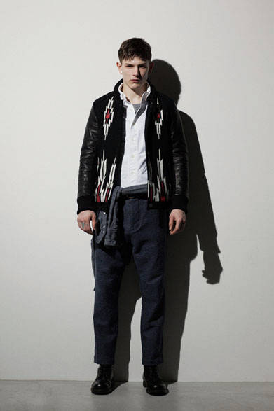 ラグ柄スタジャン9万5040円、オックスシャツ2万3760円、ネップツィルテーパードパンツ2万7000円