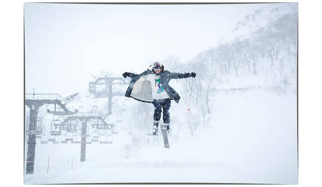 コート6万2640円、スウェット2万520円 、ウールフリースパンツ2万8080円