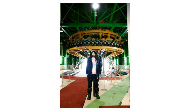 ウールフリースブルゾン6万2640円、グラデーションシャツ2万5920円、ウールフリースパンツ2万8080円