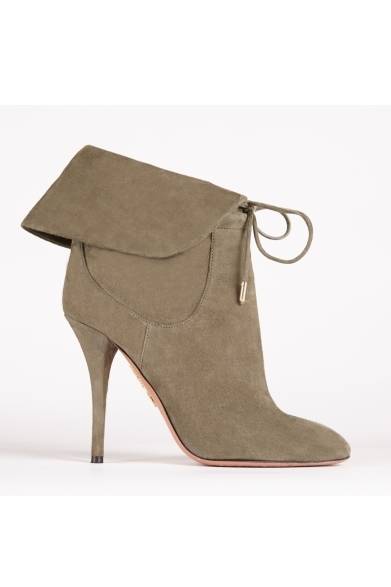 <strong>AQUAZZURA｜アクアズーラオリヴィア・パレルモがアクアズーラとコラボレーション</strong><br />スエードブーティ　ベージュ　11万5560円