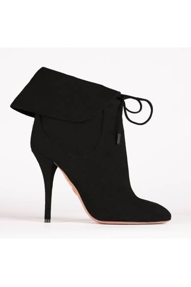 <strong>AQUAZZURA｜アクアズーラオリヴィア・パレルモがアクアズーラとコラボレーション</strong><br />スエードブーティ　ブラック　11万5560円