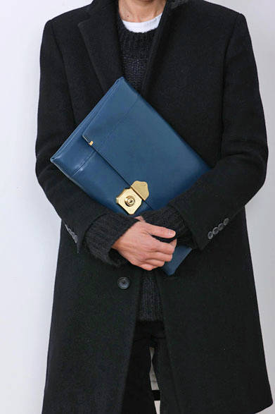 2014-15年秋冬コレクション　「SISKO」（W340×H240mm）4万8600円